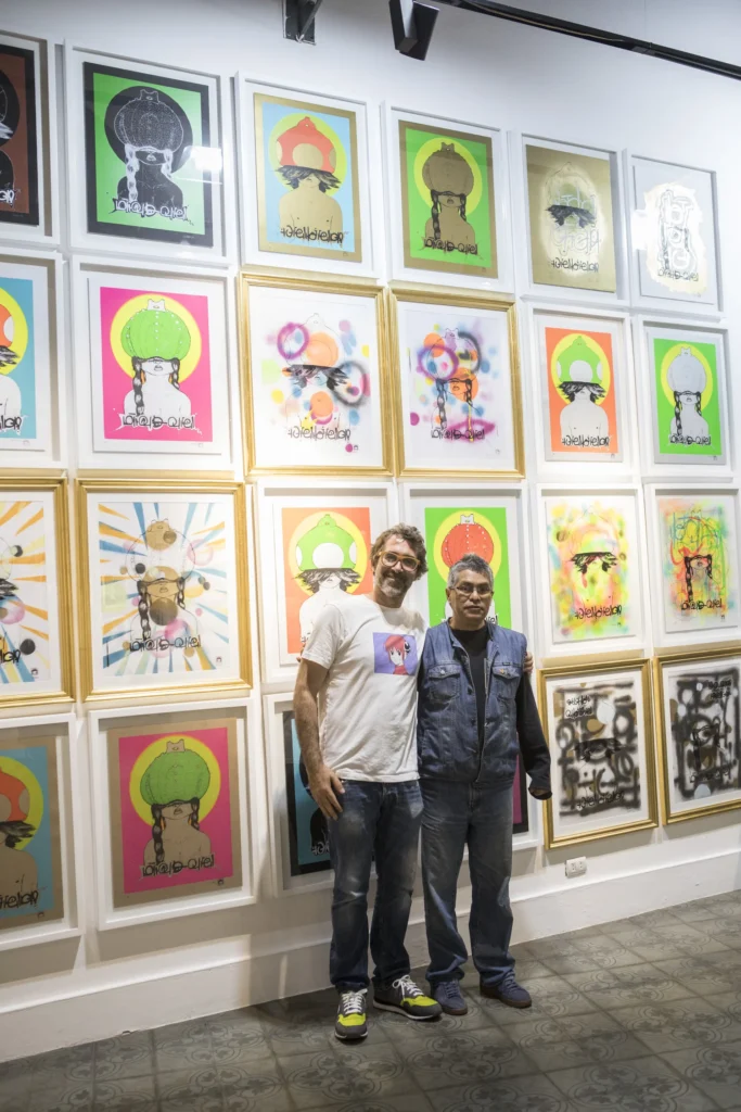 Mr and Mrs Mushroom, instalacion de 24 serigrafias (65x50cms) producida con Taller Cono Norte para WW3.Psicodelia. Aqui en la foto con el maestro Lescano, que, como Batman, no sabe sonreir para la prensa.